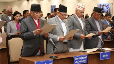 बल्ल एक ठाउँमा उभिए कांग्रेस, एमाले र माओवादी!