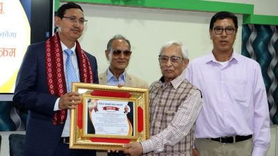विद्योदय एलुम्नाई समाजद्वारा मुख्य सचिव कार्की सम्मानित