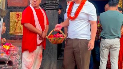 मनकामना मन्दिरको दर्शन गर्न पुगे गृहमन्त्री गुरूङ