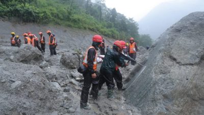 सुरूङबाट मान्छे उद्धार गर्न ठूलो टोली परिचालन