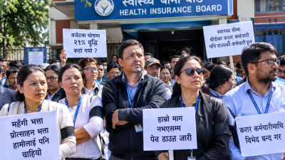 महँगी र प्रोत्साहन भत्ता नपाएपछि स्वास्थ्य बीमा बोर्डका कर्मचारी पेन&hellip;